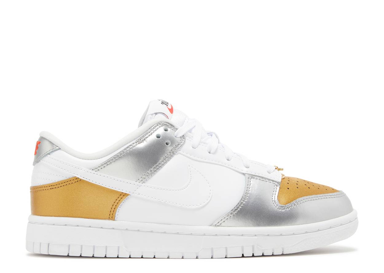 NIKE DUNK LOW SE 'SILVER GOLD METALLIC' WMNS DH4403-700